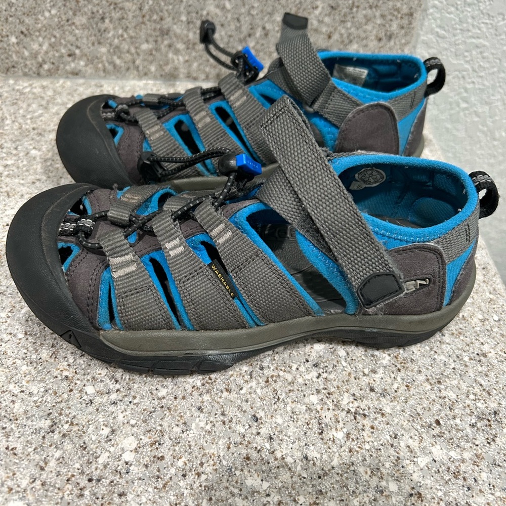 Keen Gray and Blue kids size 2 sandals